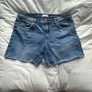 Size 10 Loft Jean shorts. Excellent used condition.